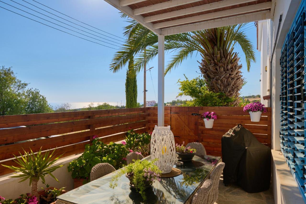 Villanelle Bed & Breakfast Welcomes Dog Lovers Only Tala Exterior photo