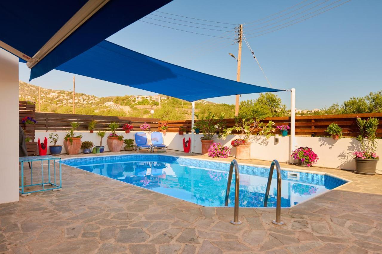 Villanelle Bed & Breakfast Welcomes Dog Lovers Only Tala Exterior photo