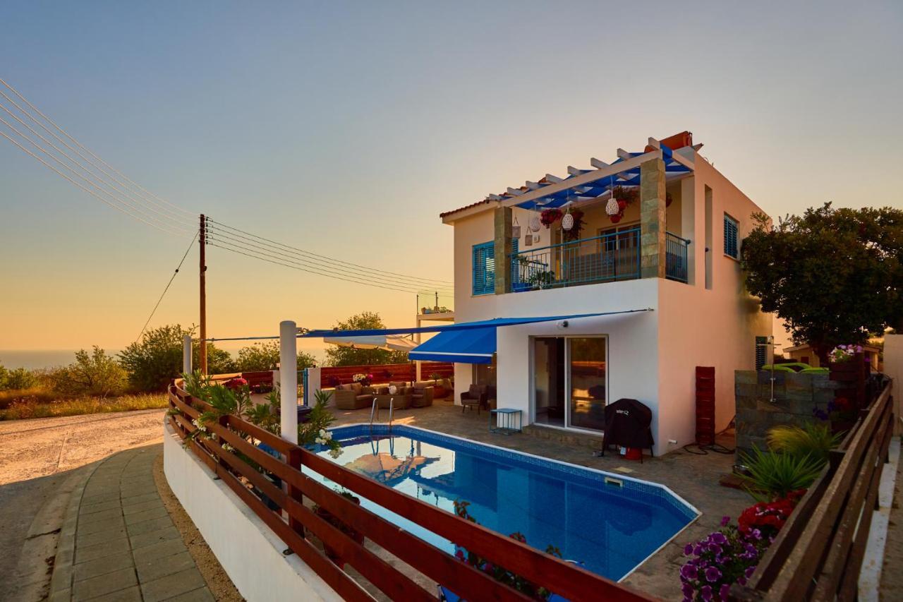 Villanelle Bed & Breakfast Welcomes Dog Lovers Only Tala Exterior photo