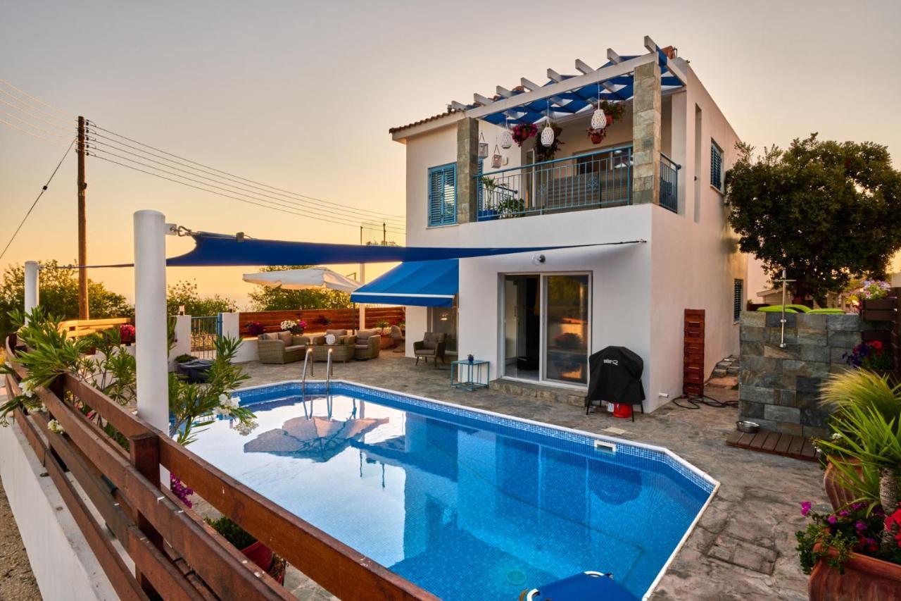 Villanelle Bed & Breakfast Welcomes Dog Lovers Only Tala Exterior photo